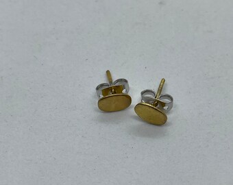 Gold oval stud earrings