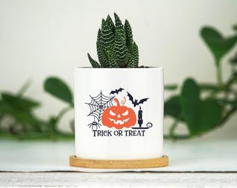 Jardinière décorative d'Halloween - Mini pot en céramique blanche de 7,6 cm avec plateau en bambou - Plateau décoratif à étages « Des bonbons ou un sort » pour Halloween - Décoration d'Halloween