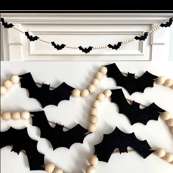 Halloween Black Felt Bats and Wood Beads Garland for Fireplace Mantel / Spooky Wall Decor Banner Belfry / Boho Farmhouse Bunting for mantle