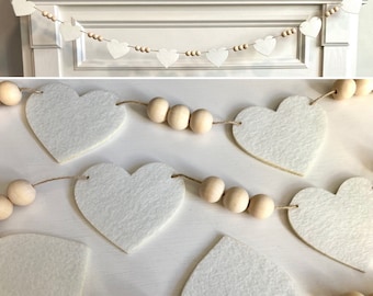 White Hearts Garland / Neutral Valentine's Day Banner for Mantel / Felt Hearts and Wood Beads Home Decor / Farmhouse Cottagecore Decoration