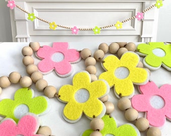 Spring Flowers Wood Beads Garland for Fireplace Mantel / Pink Yellow Green Felt Flowers / Easter Decor Banner / Farmhouse mantle / girl room