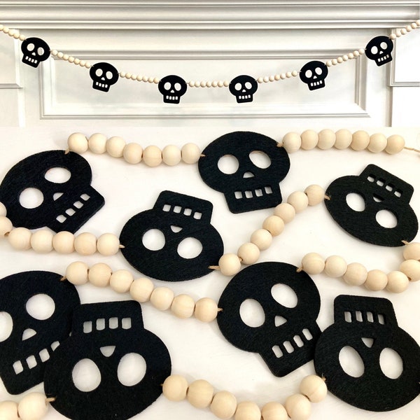 Halloween Garland Black Felt Skulls and Wood Beads / Day of the Dead / Mantel Home Decor Hanging Banner / Sugar Skull Dia de los Muertos