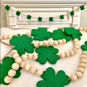 St. Patrick's Day Garland / Wood Beads and Green Felt Shamrocks for Mantel / Cottagecore Home Decor Banner / Lucky Farmhouse Mantle Bunting Bild 1