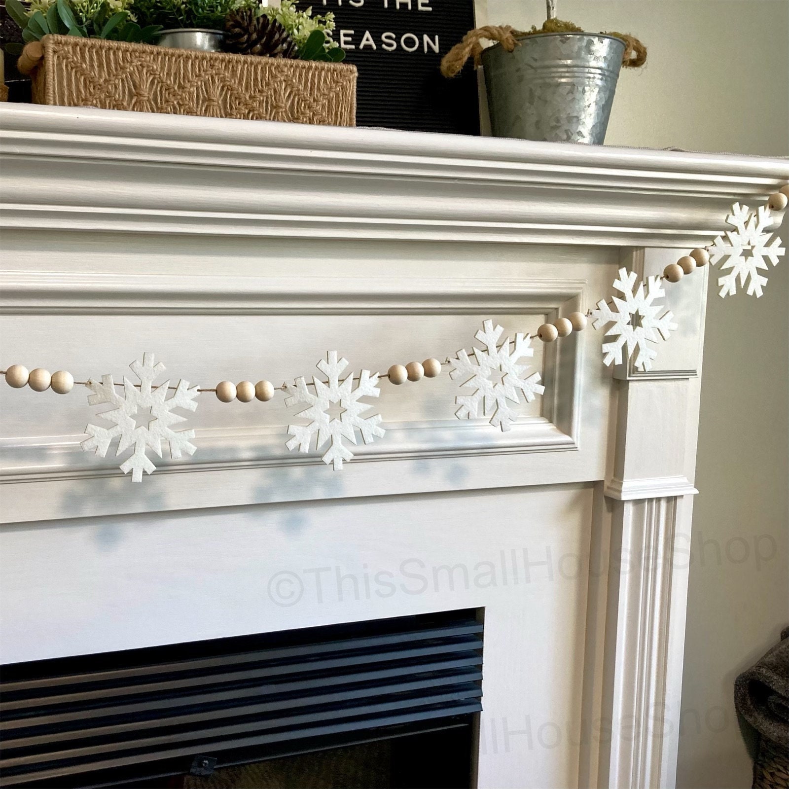 WAWOO 3 Pieces Winter Farmhouse Snowflake Decor - White Distressed  Snowflakes for Christmas, Photo Props, Fireplace