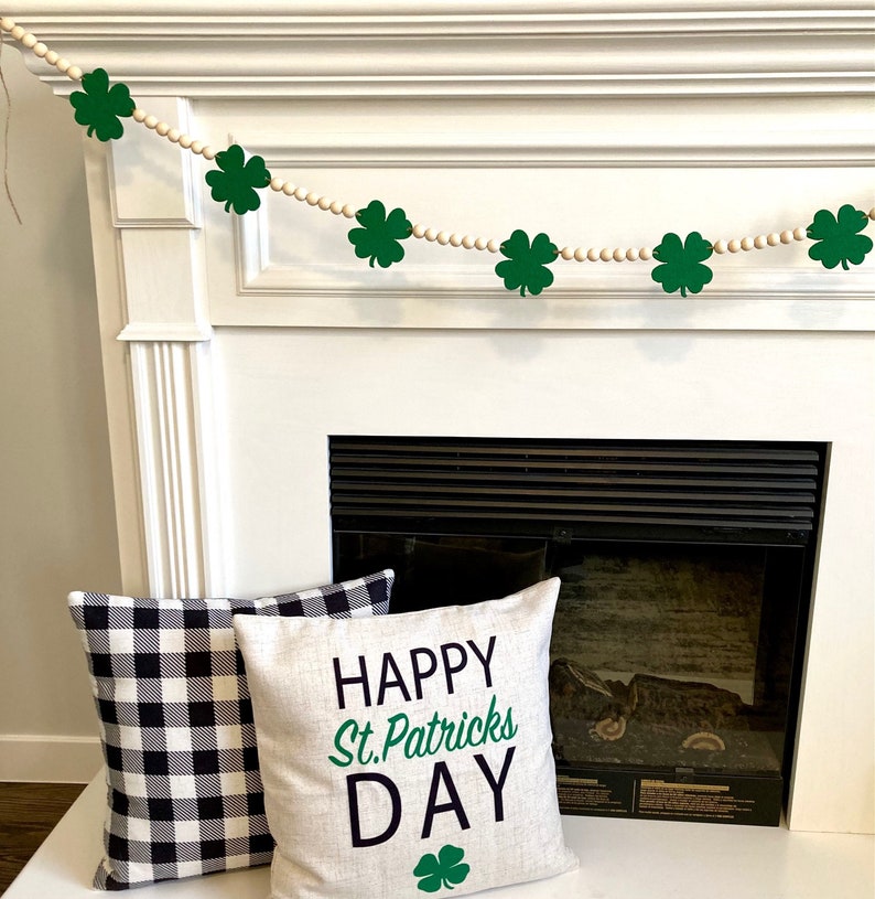 St. Patrick's Day Garland / Wood Beads and Green Felt Shamrocks for Mantel / Cottagecore Home Decor Banner / Lucky Farmhouse Mantle Bunting Bild 2