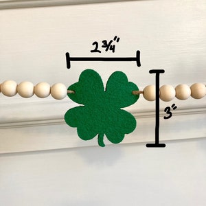 St. Patrick's Day Garland / Wood Beads and Green Felt Shamrocks for Mantel / Cottagecore Home Decor Banner / Lucky Farmhouse Mantle Bunting Bild 6