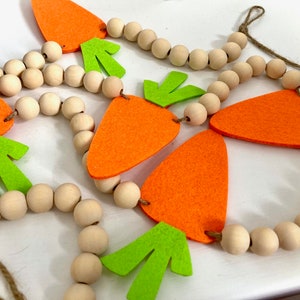 Easter Carrots Wood Bead Garland for Fireplace Mantel / Orange Green Felt Carrots / Spring Decor Banner / Boho farmhouse beaded for mantle zdjęcie 9