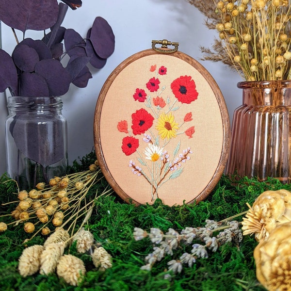 BOUQUET | Ovaler Stickrahmen mit Blumenmotiv