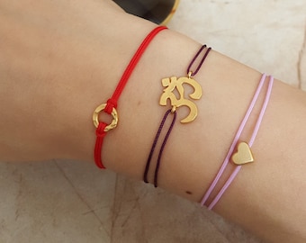 14k vergulde karmacirkel-bedelarmband | handgemaakte minimalistische sierlijke rode koordarmband