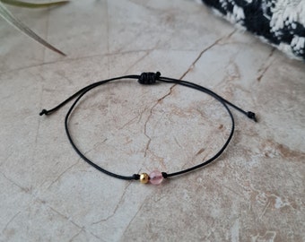 zwarte koordarmband met roze en 14k vergulde kralen | handgemaakte minimalistische sierlijke sieraden