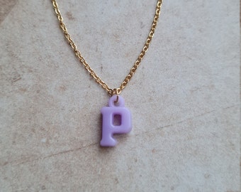 Gepersonaliseerde ketting met initialen: 14k vergulde ketting, kleurrijke plastic bedel