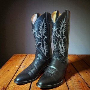 Tony Lama Vintage Black Cowboy Boots Classic Western VM2993  display picture 2