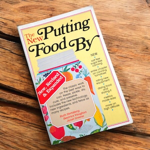 1970s 80s The New Putting Food By - Classic Techniques & Recipes for Canning Just About Everything, (C) 1973/Third Edition Printing 1982