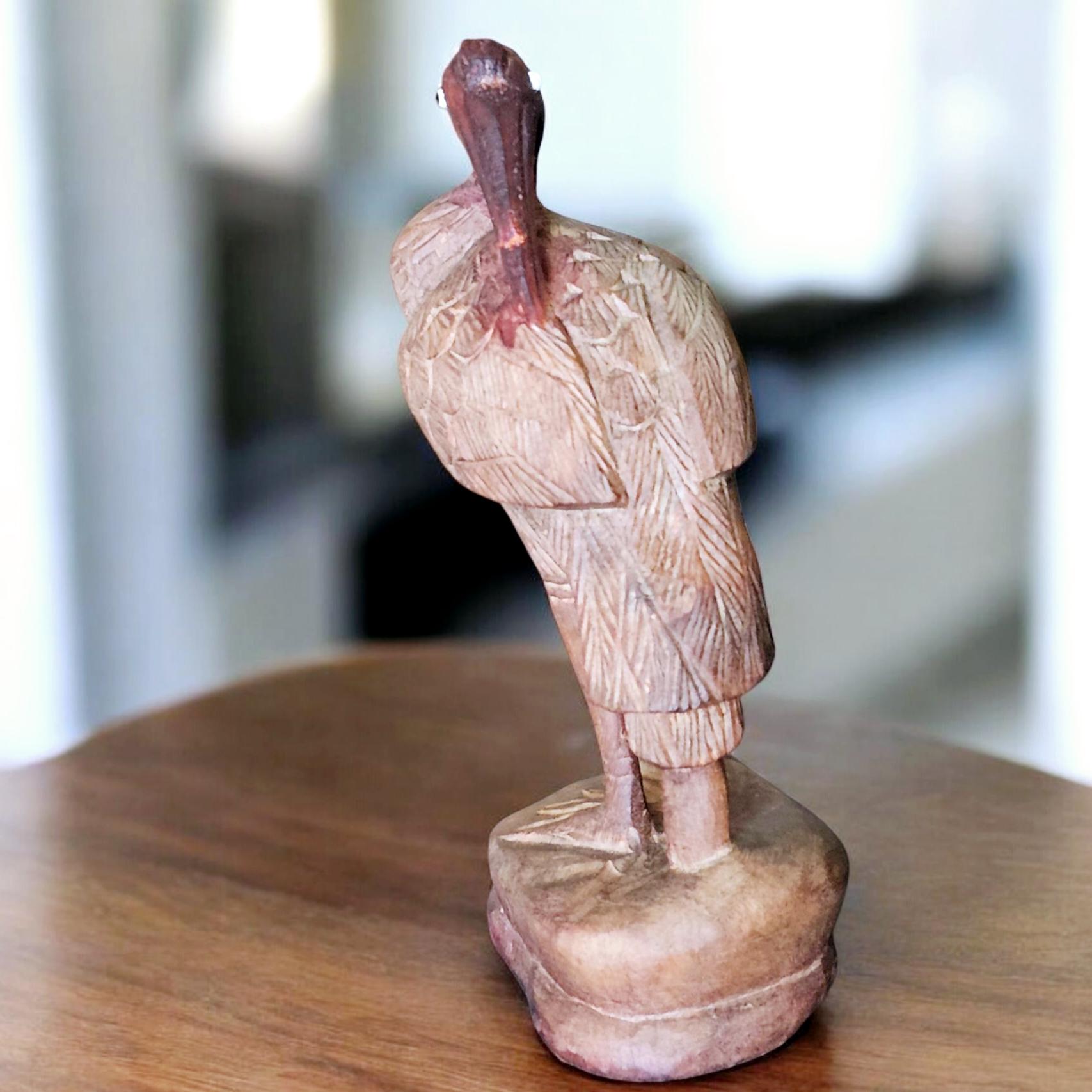中国製のツゲの木で作られた鶴の彫像、リアルな目を持つヴィンテージの