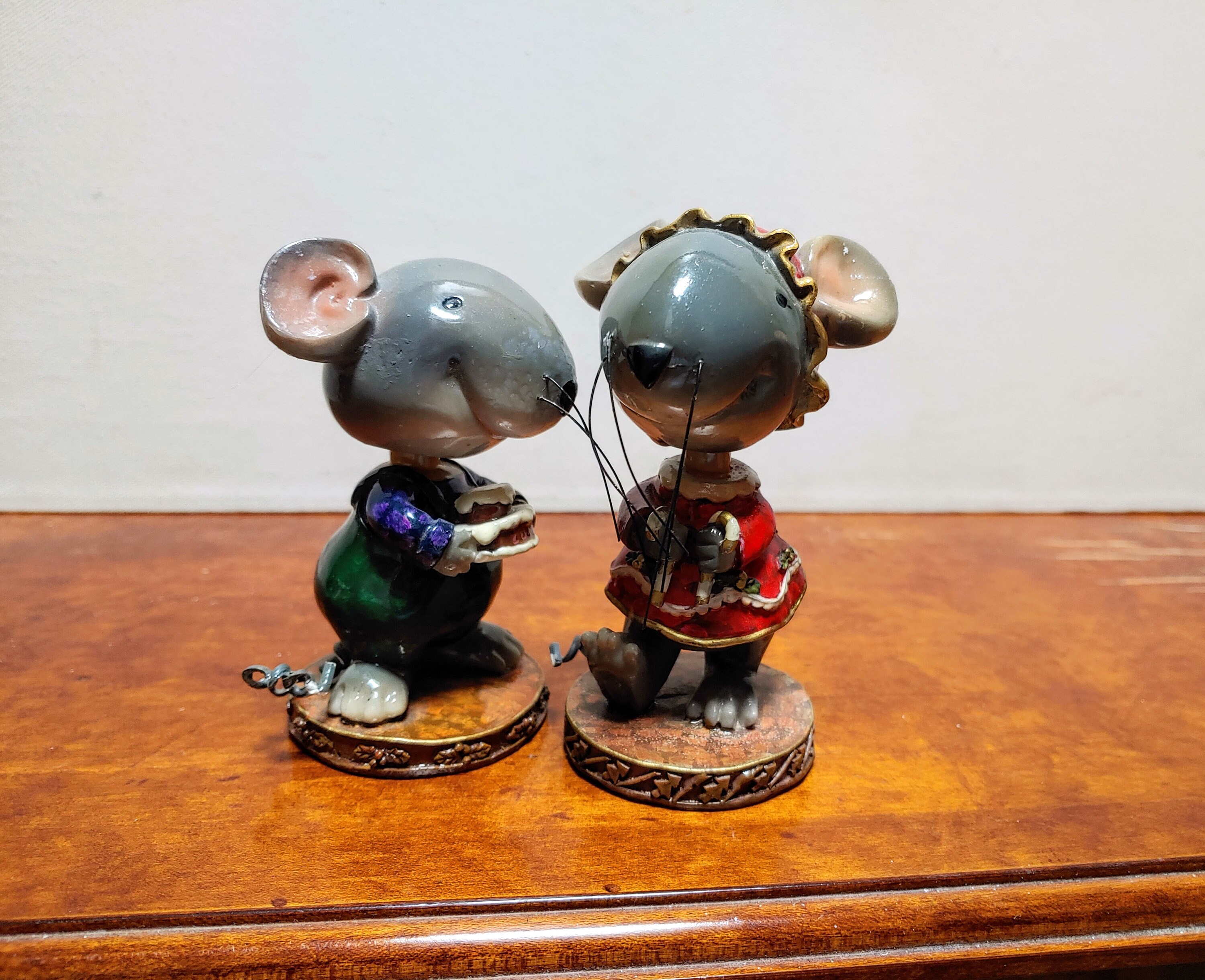 collectible mice figurines
