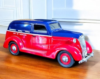 Réplica de coche patrulla móvil CPD de emergencia de Cleveland de Liberty Classics Diecast 1937 Chevy Panel, escala 1:25