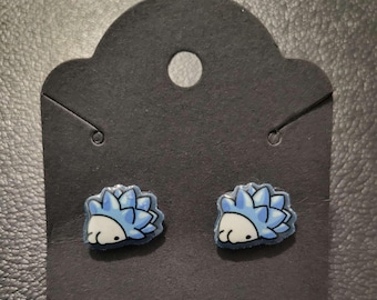 Snom Stud Earrings