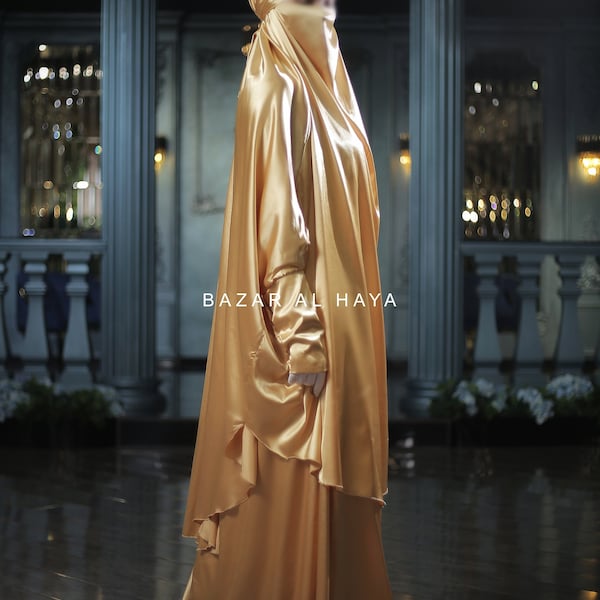 Latifa Gelbgold Dreiteiliger Satin Jilbab mit Rock & separatem Baumwoll slip Kleid- lang und locker