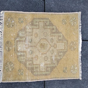 Doormat rug, 1.1×1.3 ft Turkish Rugs, vintage rugs, floor carpet, Turkish Anatolia carpet, handmade rugs,small area rugs,faded rugs,1x1