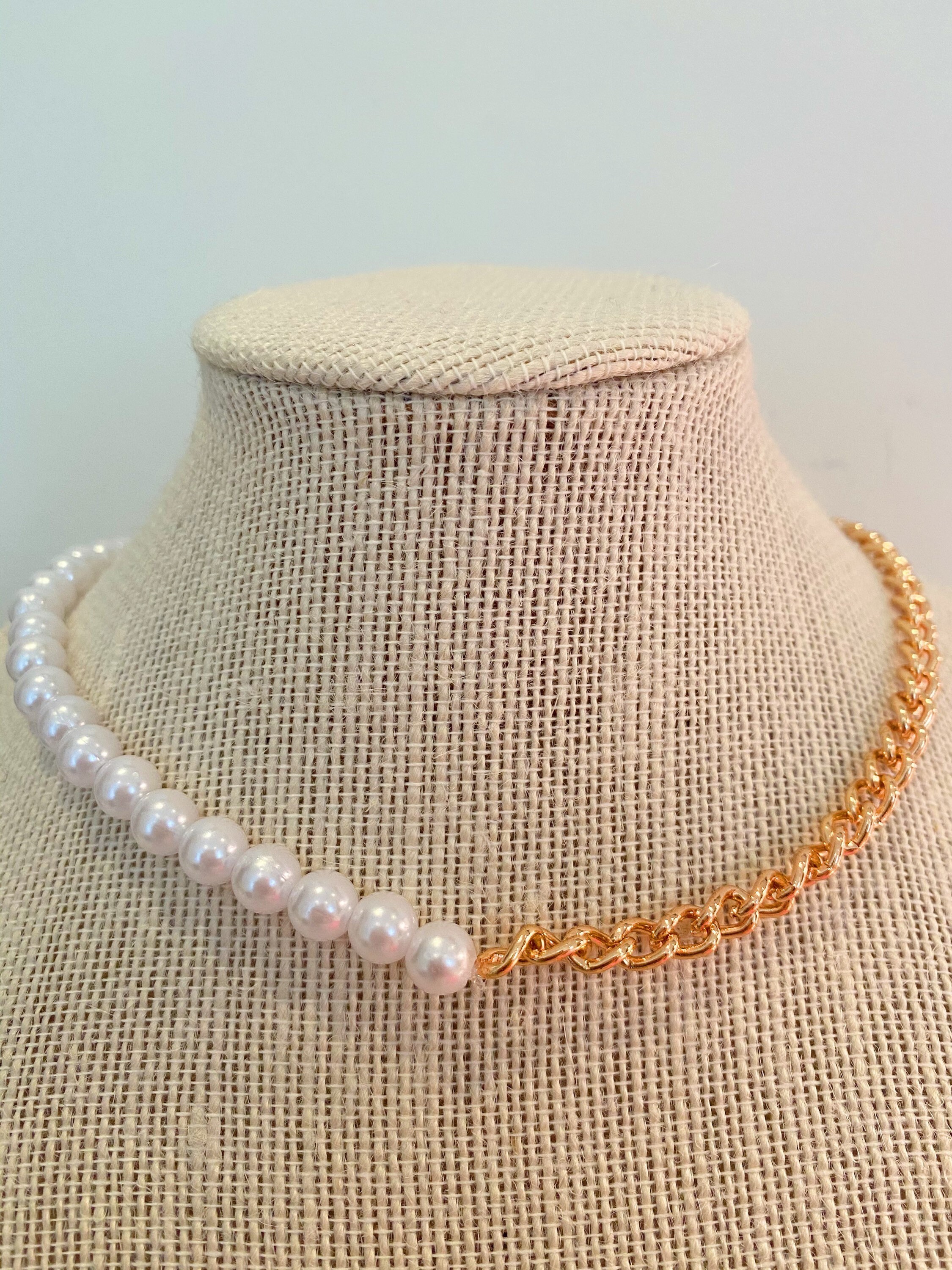 ■VINTAGE HOLLYWOOD■ Chain Half Pearl Necklace VH25NNNE171V Clioro-Stainless-steel-Gold-