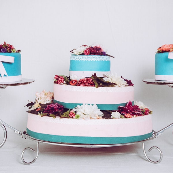 Beautiful and resistant 3 Tier cake stand. Upgrade your cakes. Arcadia Cake stand