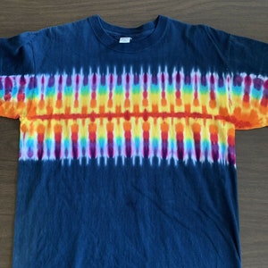 Koszula w paski tie-dye - Fajna koszula tie-dye - Nietypowe koszulki tie-dye - tęczowy tie-dye - koszulki tie-dye - prezenty tie-dye - zabawny prezent we wszystkich rozmiarach