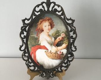 Estampado de seda de estilo victoriano vintage en marco de metal adornado - Retrato de la princesa María Cristina de Borbón 13"