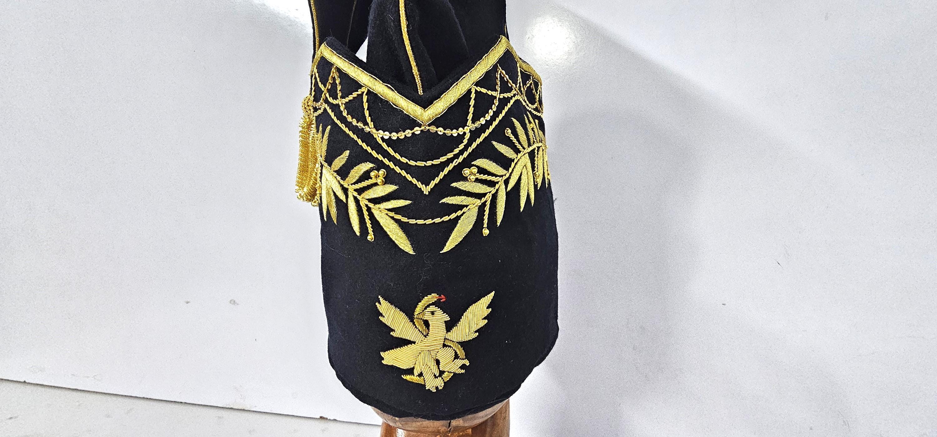 At Auction: Plaque de bonnet à poils de grenadier à pied