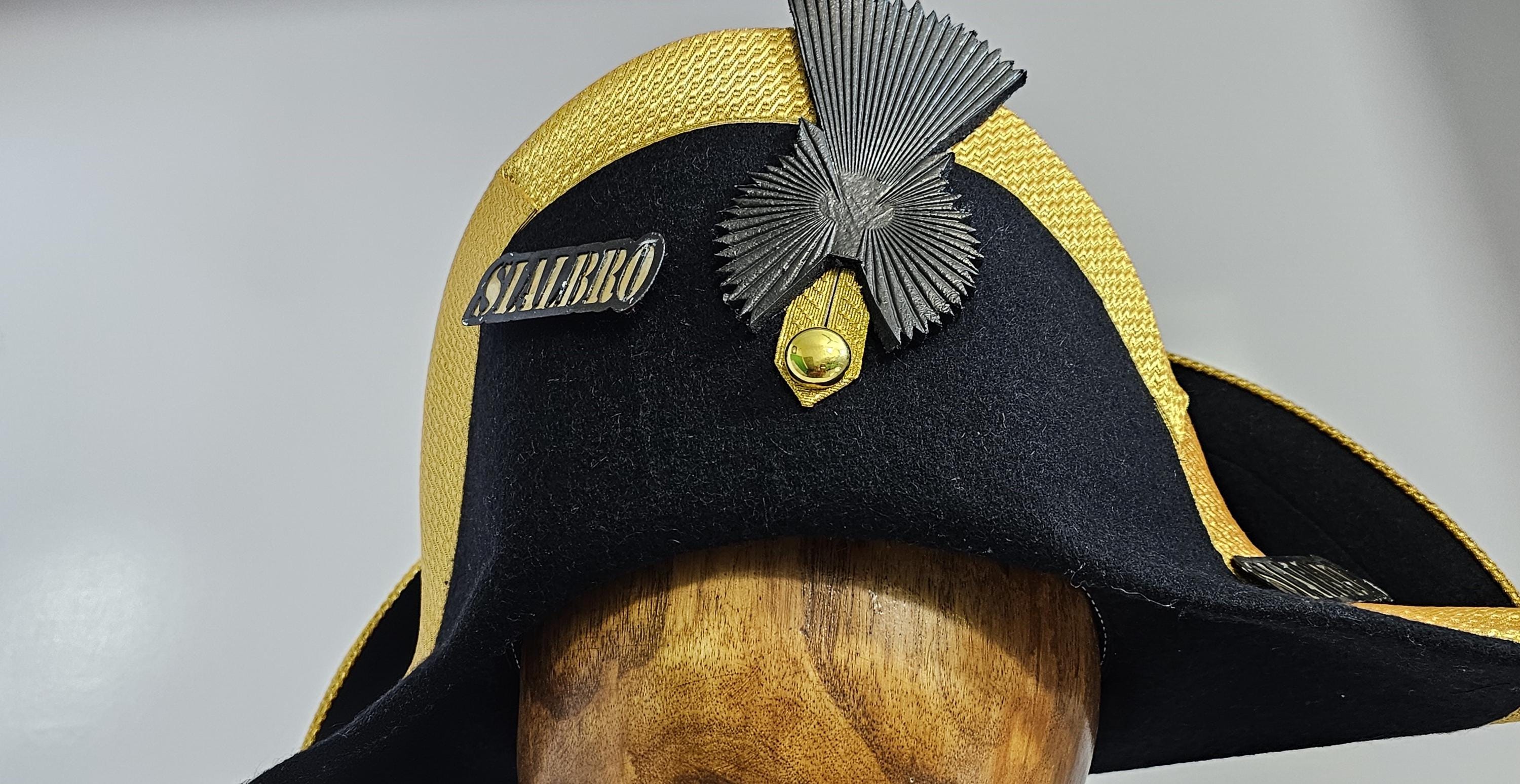 黒と金の縁取りが施された英国海軍の二角帽 - 英国式三角帽 - 提督の二