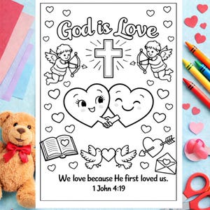 以下が含まれることがあります： 「God is Love」のテキストと聖書の1ヨハネ4:19が書かれた白黒の塗り絵。ハート、ケルビム、十字架、鳩、開いた本、矢の付いた封筒のイラストが描かれています。