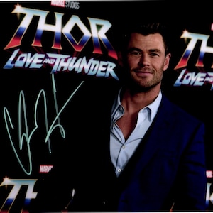 Chris Hemsworth Autograph Signed Photo Signature with COA