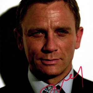 Daniel Craig Autogramm | James Bond | Messer Aus | Traumhaus | Signiertes Foto 20x20 | Signatur mit COA