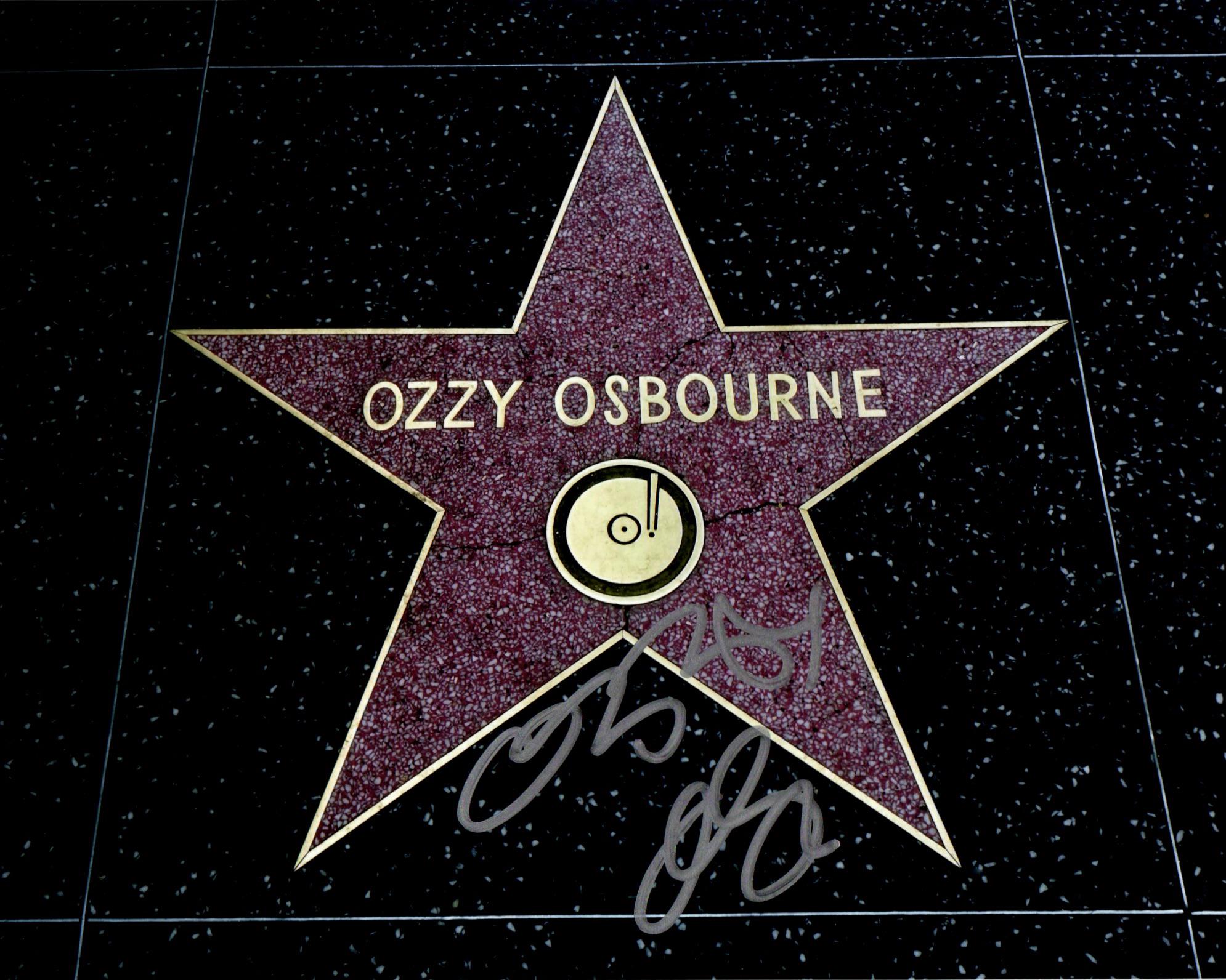 オージー・オズボーン(Black Sabbath)の直筆サイン入りカラー写真 OZZY OSBOURNE BLACK SABBATH SINGER SIGNED 8X10 PHOTO reprint