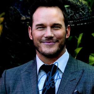 CHRIS PRATT Autograph Jurassic World Signed  Photo Signature with COA