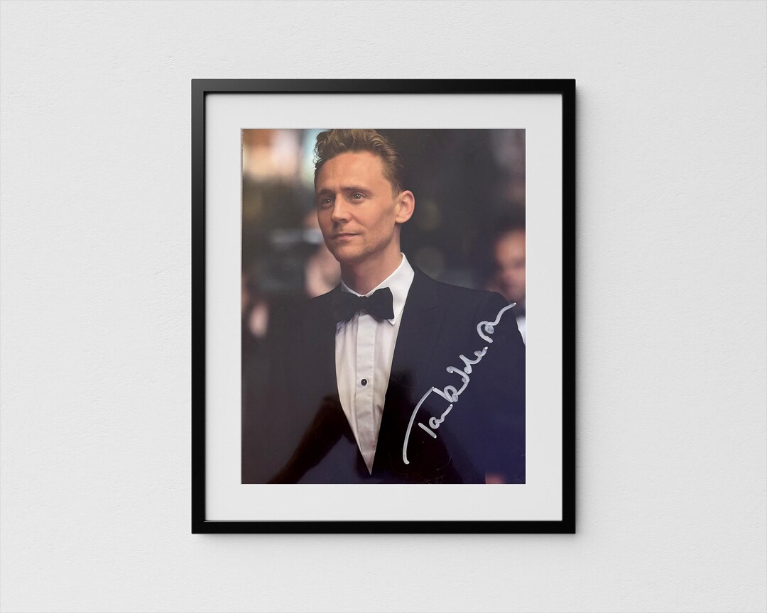 Tom Hiddleston Autograph Thor Loki Signed Poster Marvel Avengers