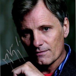 Viggo Mortensen Autograph Signed Photo Signature with COA