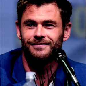 Chris Hemsworth Autograph Signed Photo Signature with COA