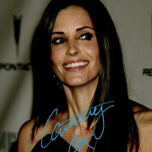 Courteney Cox Autograph | Friends Signed Photo | Signature with COA