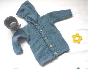 Kinder Strickjacke Wolle in Größe 98/104 mit Kapuze in der Farbe Graublau