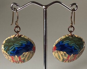 Pendientes Takahē de arcilla polimérica y niobio