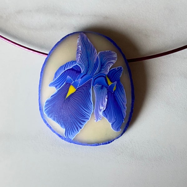 Single Iris pendant