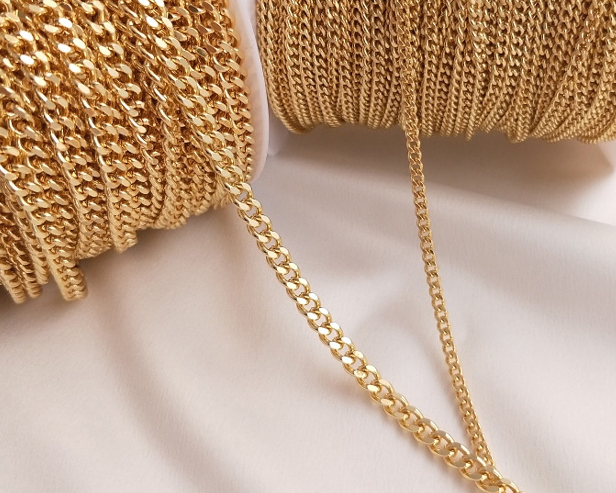 14k Gold Filled Chain 3.5x2mm Wholesale by Foot, Unfinished Gold Filled  Dainty Cable Chain Bulk, Gold Chain for Jewelry Making. V208GF 