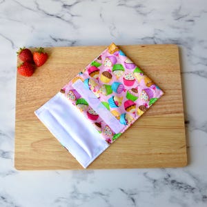 Summer Cupcake Reusable Snack Bag, Washable Snack Pouch, Eco-Friendly Birthday Gift for Girls bild 2