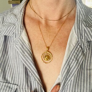 Collier spirale en argent sterling 925/plaqué or, avec une chaîne, avec de vraies fleurs séchées de Terre Sainte