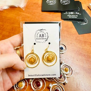 Boucles d'oreilles spirales en argent sterling 925/plaqué or avec de vraies fleurs séchées de Terre sainte