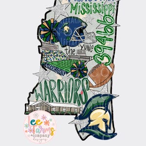 Puede incluir: Un diseño gráfico con la forma de Mississippi, con elementos relacionados con el fútbol americano. Incluye un casco de fútbol, un balón de fútbol y los textos "Warriors" y "Picayune, Mississippi". El diseño incorpora estrellas de purpurina plateada y un edificio escolar.
