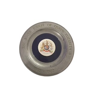 Silver Jubilee of HM Queen Elizabeth II 1952 - 1977 - Wall Hanging Metal Plate - Royal Plate - Commemorative Plate - Wall Decoration -