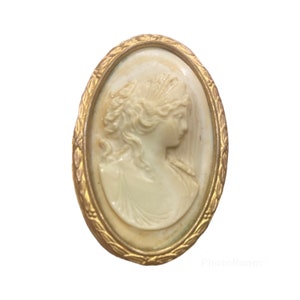 Vintage Cameo Brooch, Faux Cameo, Cream Celluloid, Vintage Brooches. Secret Santa Gift, Costume Jewellery Accessory