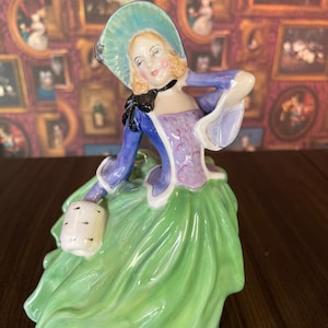 Royal Doulton Autumn Breezes HN1913, Pretty Lady Figurine, Royal Doulton Figurine Porcelain Statue Lady Figurine Classics, Rare Colourway