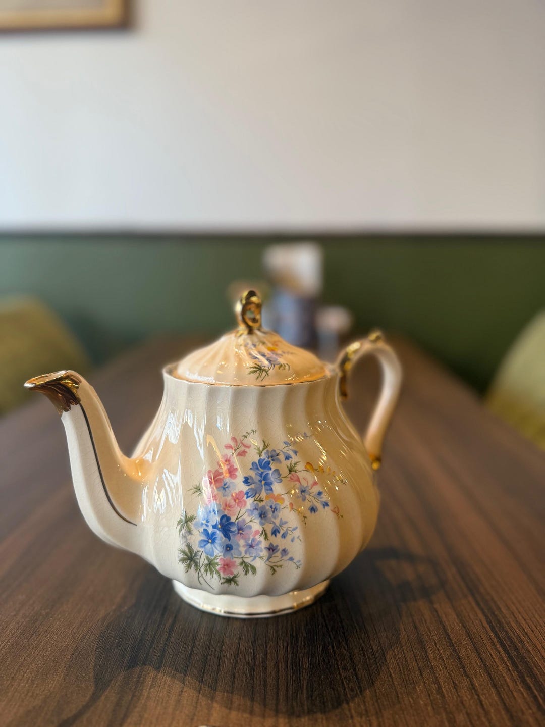 Sadler - Fluted Tea Pot Ivory & Pink Porcelain With Gold Trim - England ...